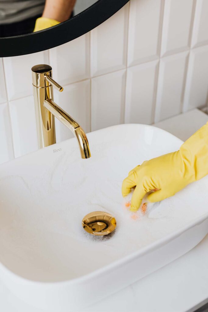 bathroom cleaning sink cleaning